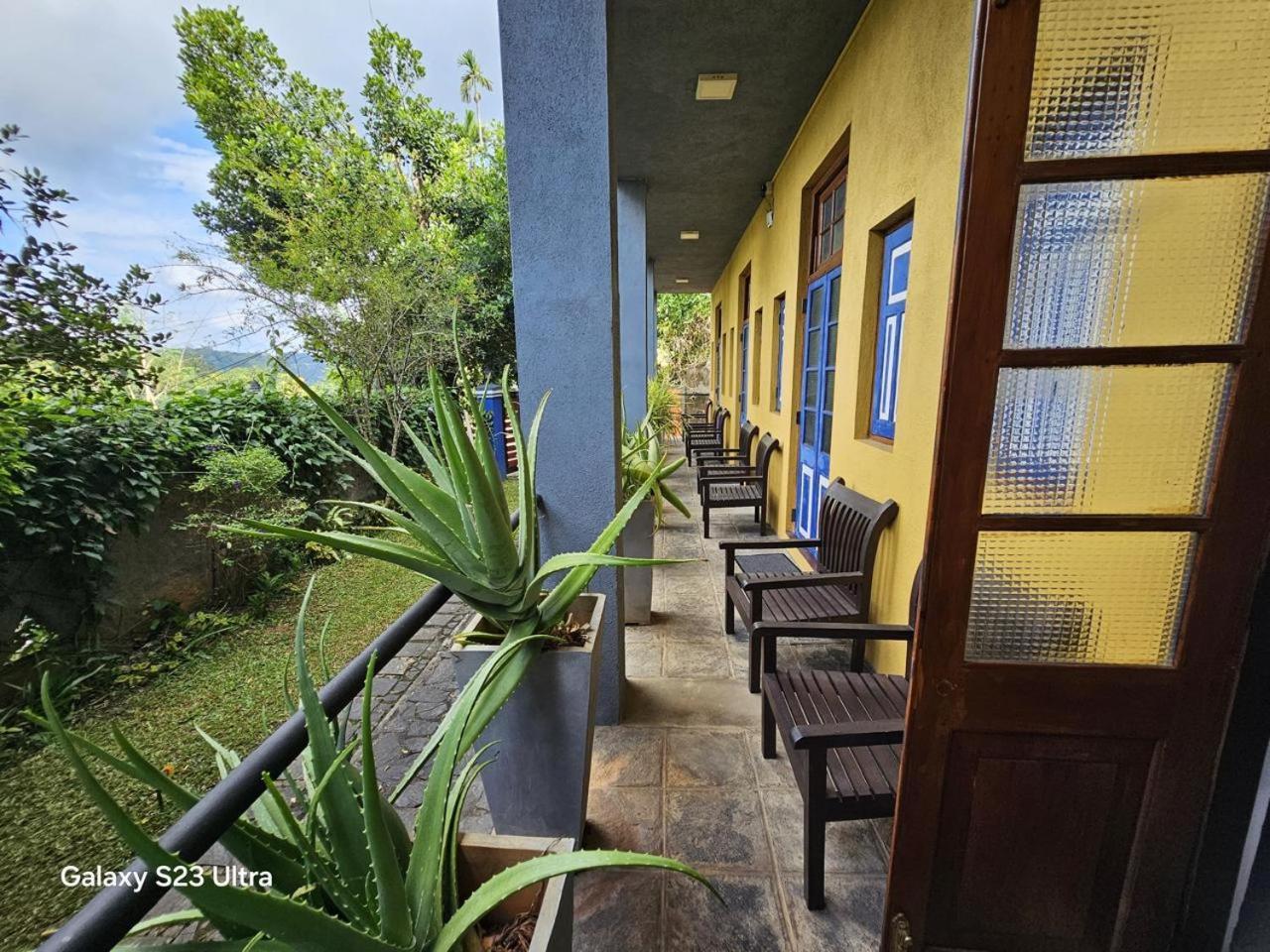 Blue Pillars Kandy Exterior photo