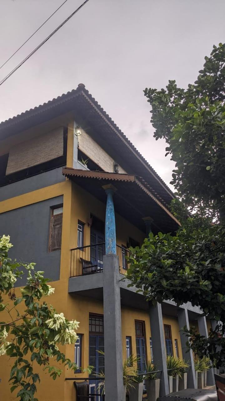 Blue Pillars Kandy Exterior photo