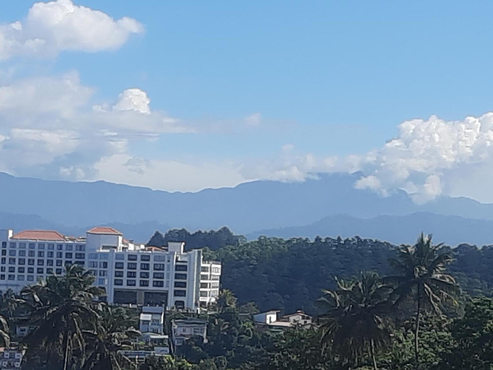 Blue Pillars Kandy Exterior photo