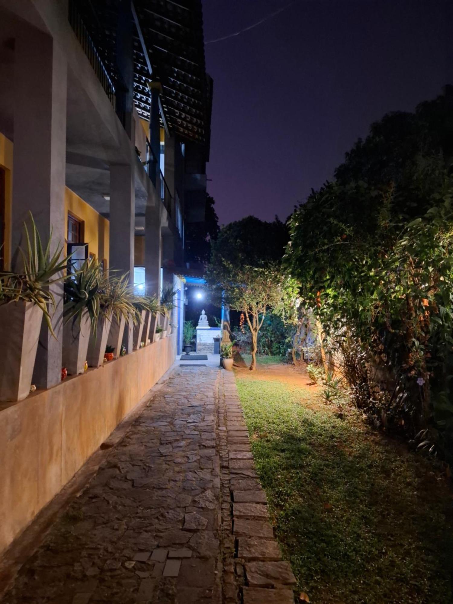 Blue Pillars Kandy Exterior photo