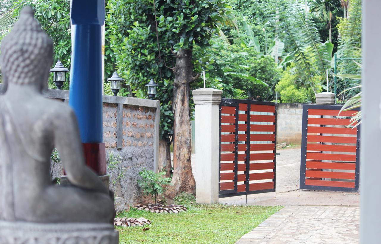 Blue Pillars Kandy Exterior photo